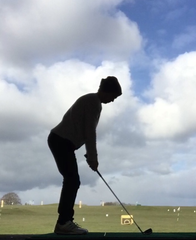 How to swing a golf club